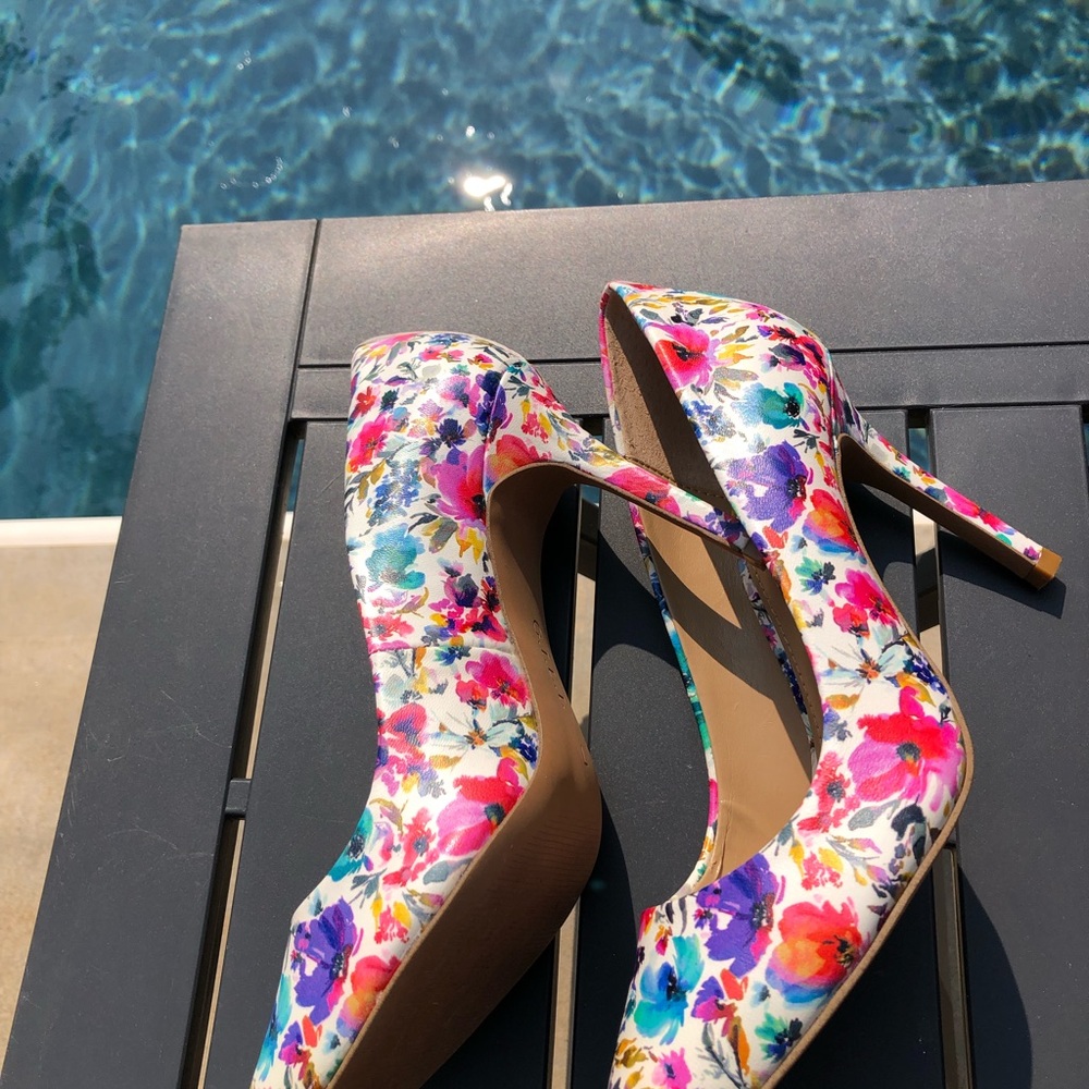 Beautiful G.I.L.I heels! 💐🌼🌺🌹 - Picture 3 of 6
